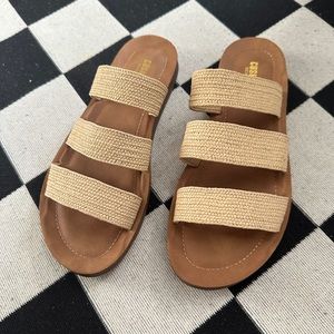 Cushionaire Boho 3-Strap Sandals